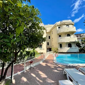 https://villa-nettuno-giardini-naxos.sicilyhotelsitaly.net