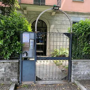 https://gira-guest-house.it-lombardy.com